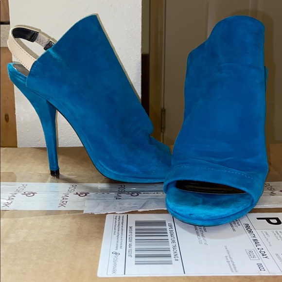 Carlos Santana Suede Heels - Picture 1 of 5